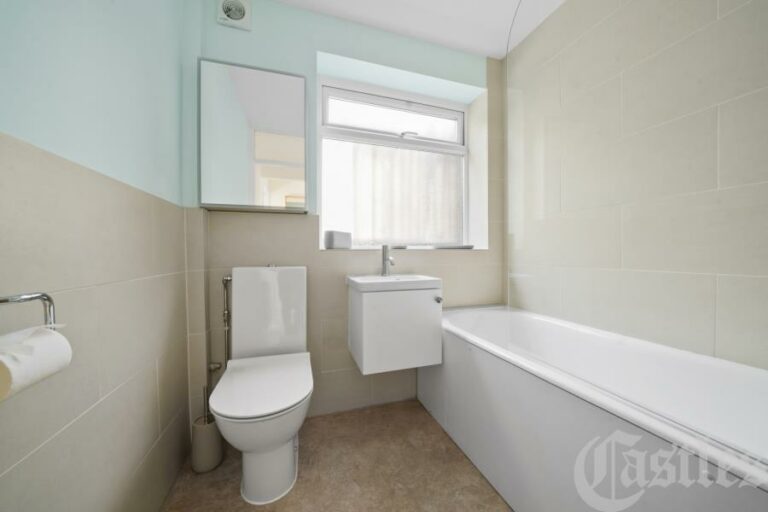 Middle Lane, Crouch End, N8 (2551663) Photo 7