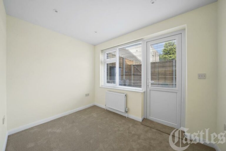 Middle Lane, Crouch End, N8 (2551663) Photo 5