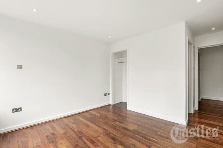 Village Apartments, The Broadway, Crouch End, N8 (2214696) Photo 5
