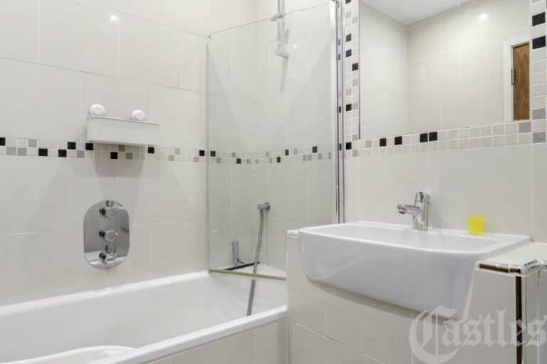 Village apartments, The Broadway, Crouch End, N8 (2110001) Photo 7
