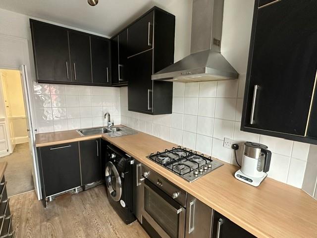 New River Crescent, Palmers Green, N13 (2672514) Photo 3