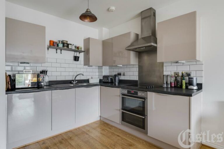 Bellevalia Court, Hackney, E5 (2710993) Photo 2