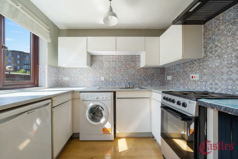 Riverside Close, Hackney, E5 (2718880) Photo 4