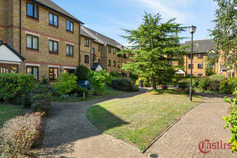 Riverside Close, Hackney, E5 (2718880) Photo 9