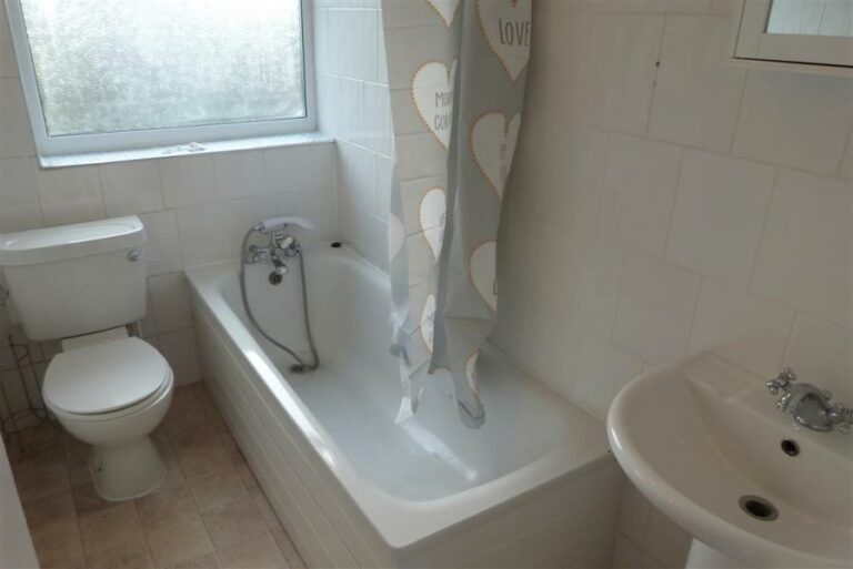 Lansbury Road, Enfield, EN3 (2405183) Photo 3