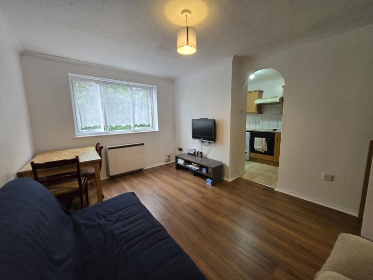 Wigston Close, Edmonton, N18 (2716652) Photo 2