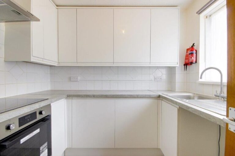 Grilse Close, Edmonton, N9 (2720275) Photo 3