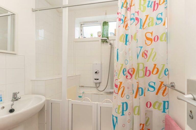 Folkestone Road, Edmonton, N18 (2711144) Photo 4