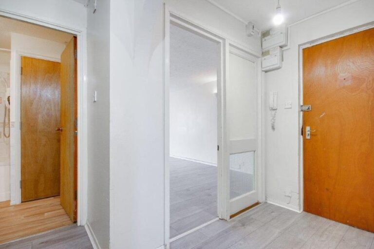 Grilse Close, Edmonton, N9 (2720275) Photo 6