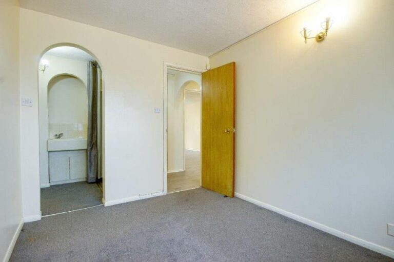 Grilse Close, Edmonton, N9 (2720275) Photo 8