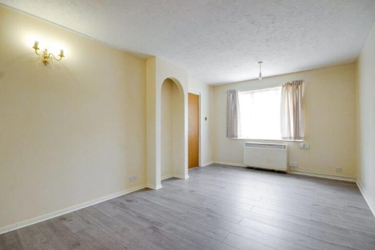 Grilse Close, Edmonton, N9 (2720275) Photo 2