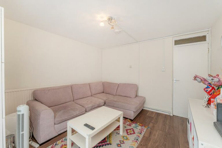 Folkestone Road, Edmonton, N18 (2711144) Photo 7