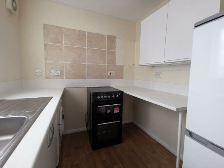 Streamside Close, Edmonton, N9 (2692459) Photo 2