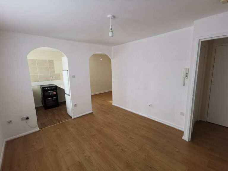 Streamside Close, Edmonton, N9