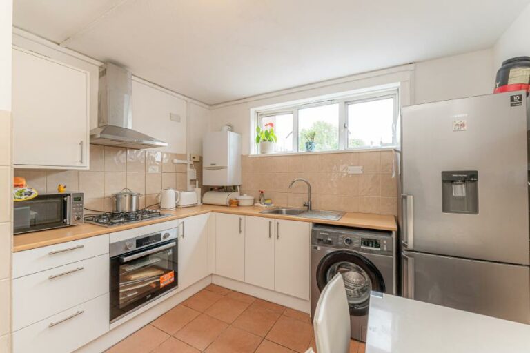 Folkestone Road, Edmonton, N18 (2711144) Photo 2