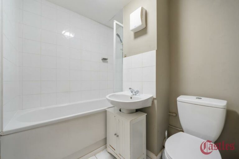 Riverside Close, Hackney, E5 (2718880) Photo 5