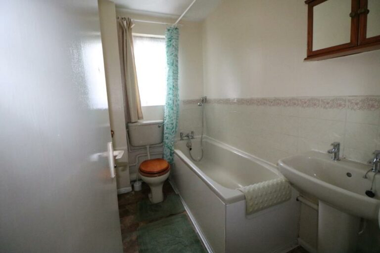 Gartons Close, Enfield, EN3 (2617194) Photo 4