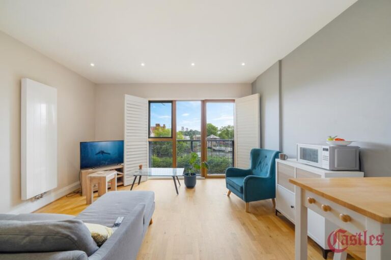 Paradise Park, Hackney, E5 (2677271) Photo 8