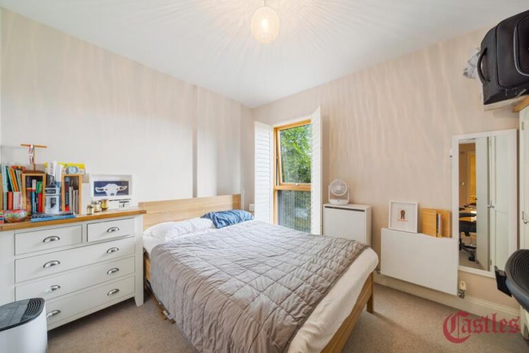 Paradise Park, Hackney, E5 (2677271) Photo 17