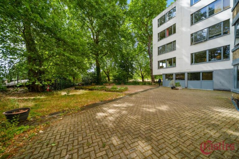 Paradise Park, Hackney, E5 (2677271) Photo 14