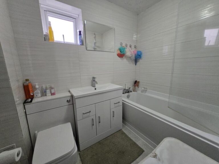 Cherry Blossom Close, Palmers Green, N13 (2694250) Photo 3