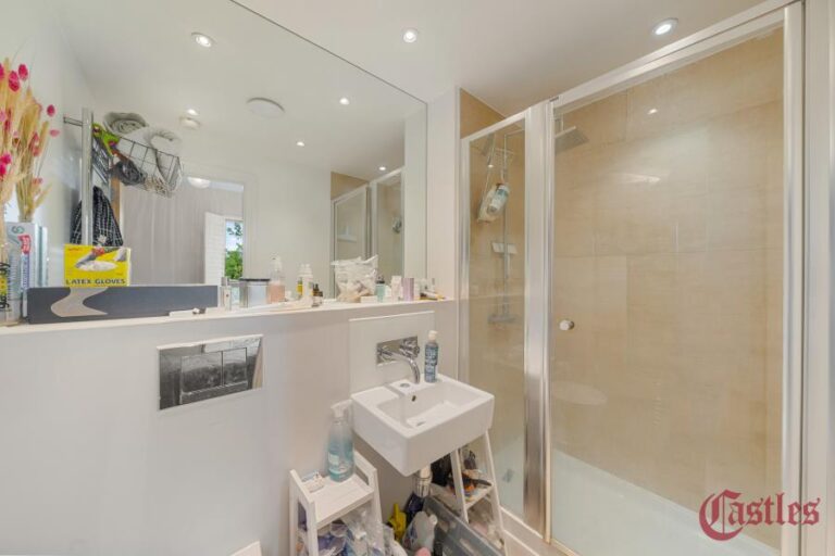 Paradise Park, Hackney, E5 (2677271) Photo 13