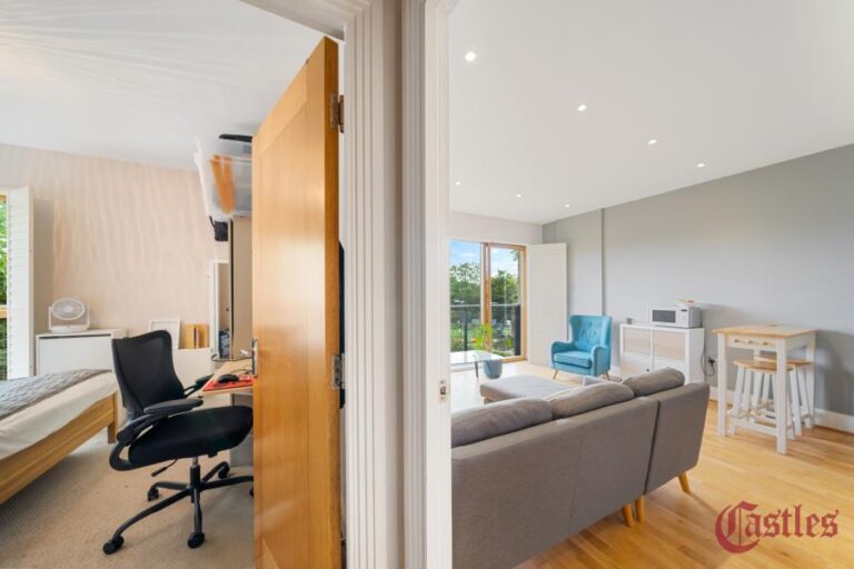 Paradise Park, Hackney, E5 (2677271) Photo 11