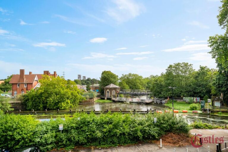 Paradise Park, Hackney, E5 (2677271) Photo 12