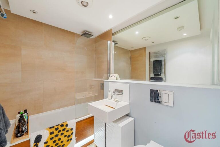 Paradise Park, Hackney, E5 (2677271) Photo 6