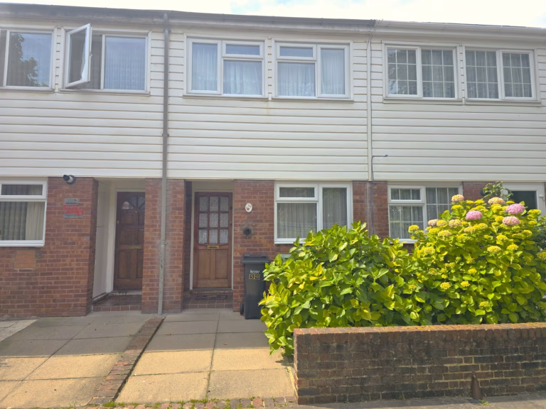 Lomond Close, London