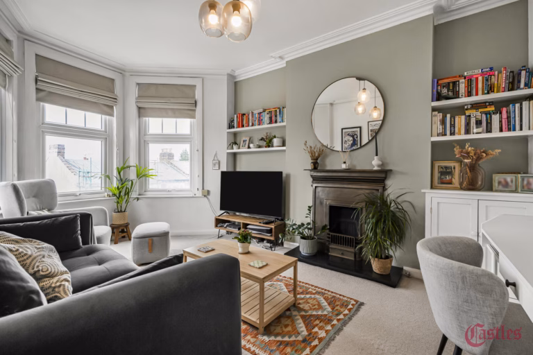 Wightman Road, Station Mansions, N8