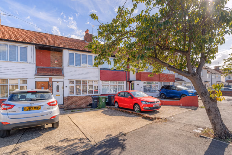 Queens Drive, Waltham Cross EN8 7PP