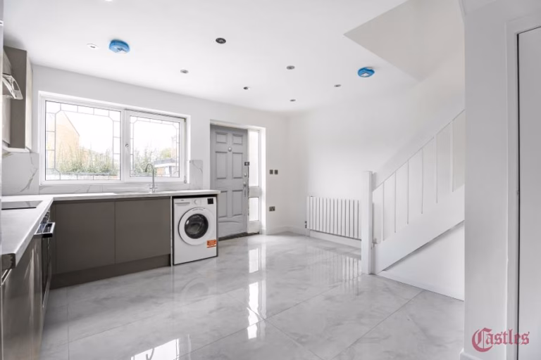 Castle Close, Hackney, E9 (2721237) Photo 2