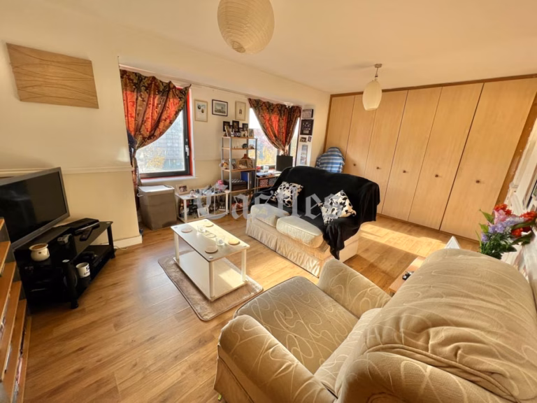 Hardingstone Court, Waltham Cross, EN8