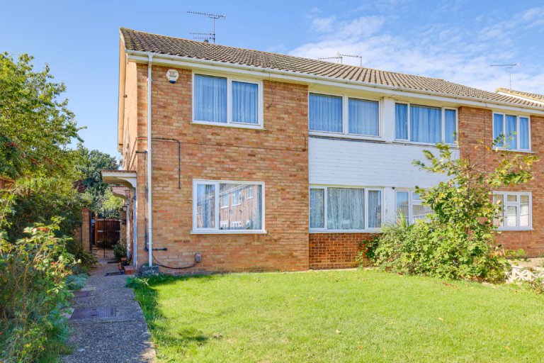 Cedar Walk, Waltham Abbey