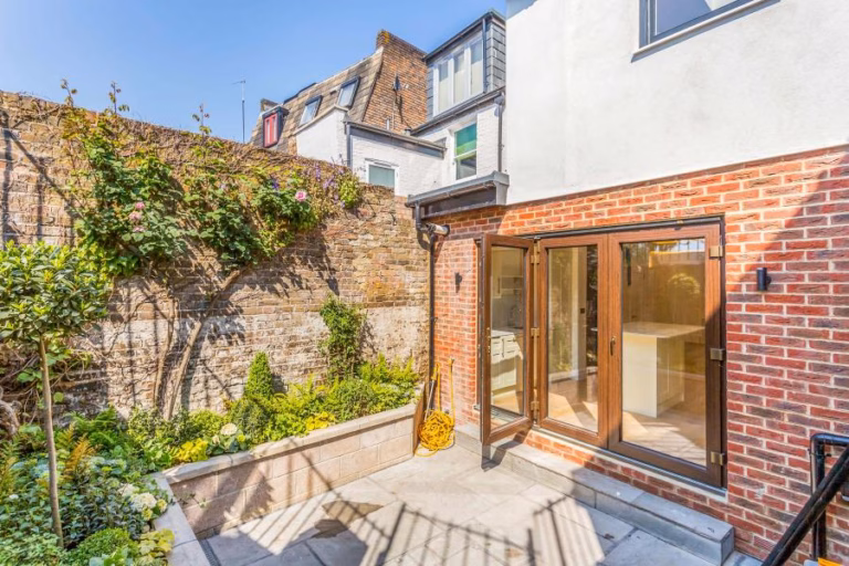 Middle Lane, Crouch End, N8 (2495451) Photo 11