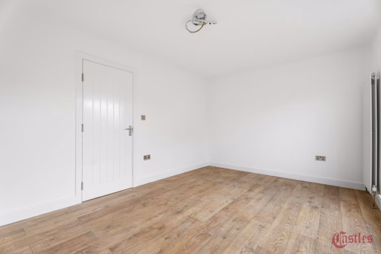 Castle Close, Hackney, E9 (2721237) Photo 3