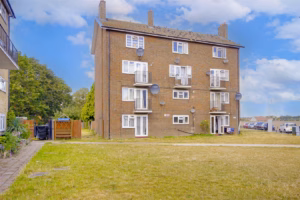 58 Jeremy’s Green, N18 2NB