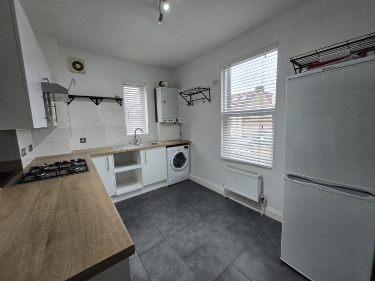 Leonard Road, Edmonton, N9 (2723693) Photo 2