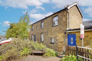 Enfield Lock, Enfield
