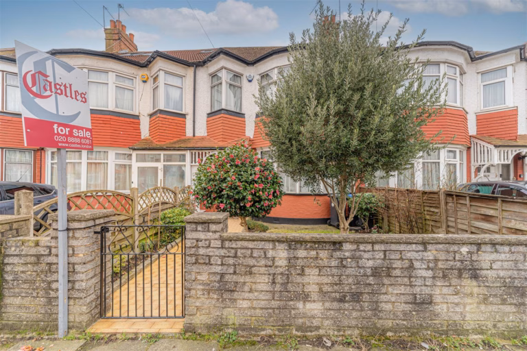 Ecclesbourne Gardens, Palmers Green, N13