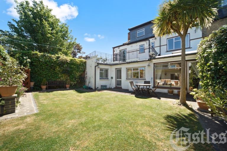 Elmfield Avenue, Crouch End, N8