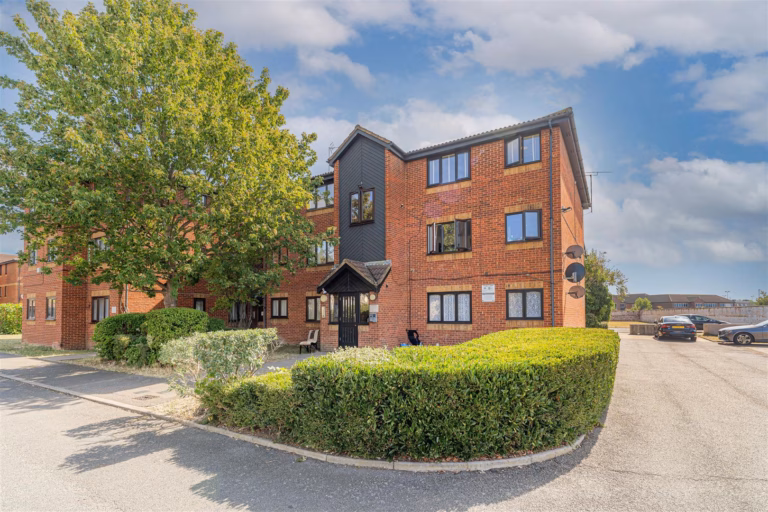 Hutton Court, Edmonton