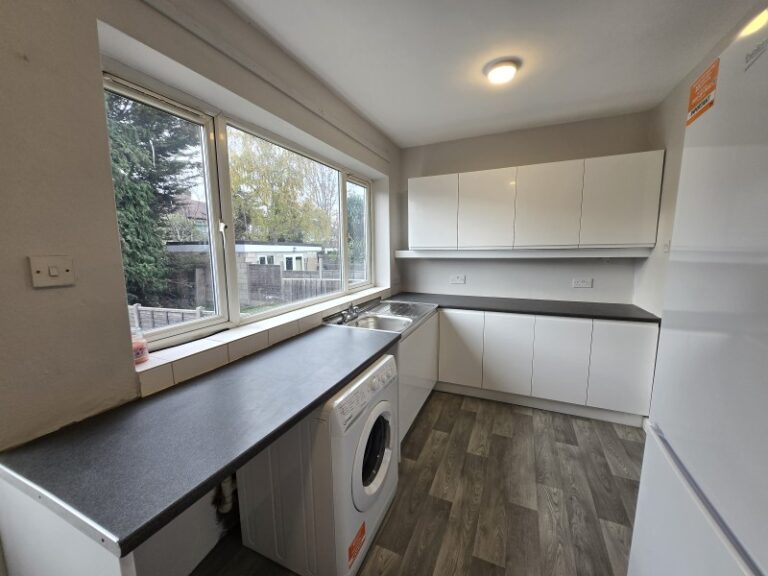 Nursery Close, Enfield, EN3 (2724372) Photo 2