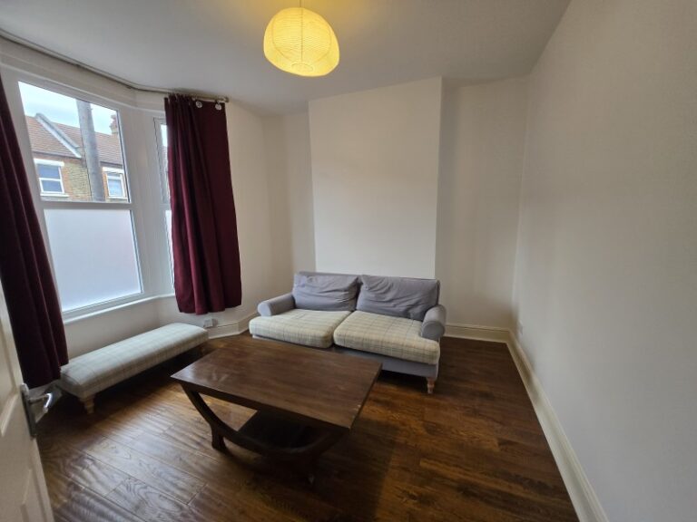 Gloucester Road, Edmonton, N18 (2615089) Photo 2