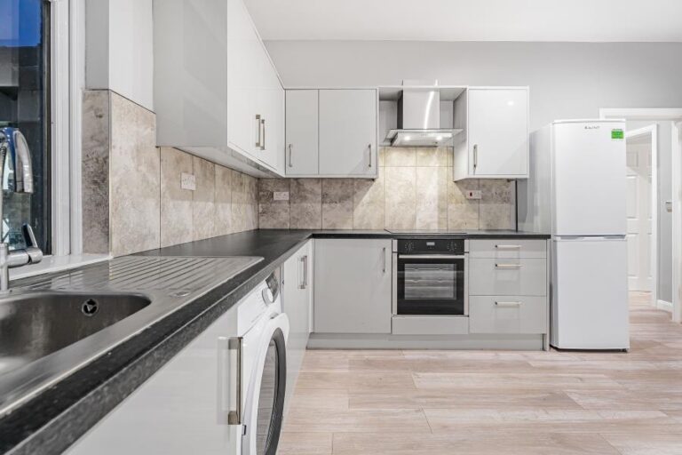 Hertford Road, Enfield, EN3 (2725541) Photo 13