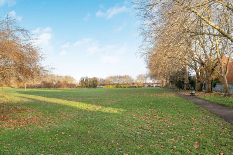 Jubilee Crescent, Edmonton, N9