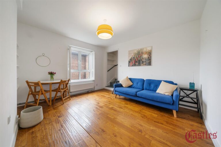 Weald Square, Upper Clapton Road, E5