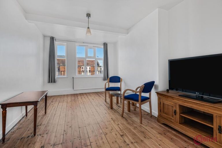 Newland House, Hornsey, N8 (2431382) Photo 2