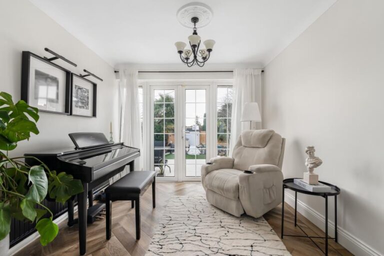 Carterhatch Lane, Enfield, EN1 (2727041) Photo 7